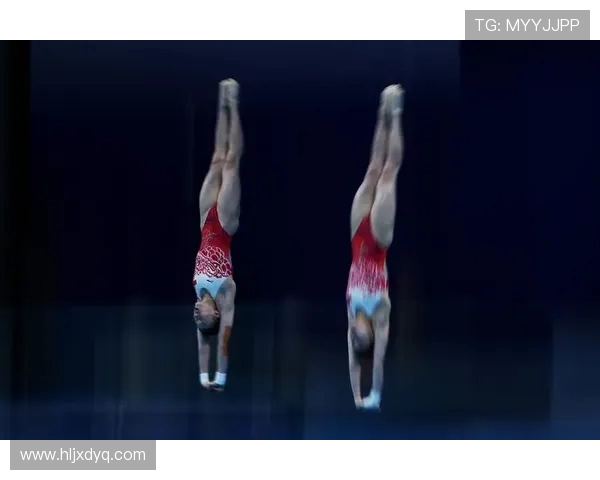 从高空跃入水花之间探寻跳水运动的力量美感与心灵震撼 从高空跃入水花之间探寻跳水运动的力量美感与心灵震撼